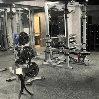 チキンジム 全国36店舗のパーソナルジムのトレーニングを受けるトレーニングルーム