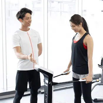 Dr.TRAINING 全国30店舗のパーソナルジムのトレーニングを受けている様子