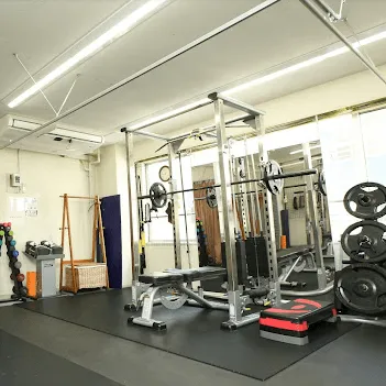 MIYAZAKI GYM 全国31店舗のトレーニングを受けるトレーニングルーム