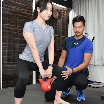 NEXUS 全国45店舗のパーソナルジムのトレーニングを受けている様子