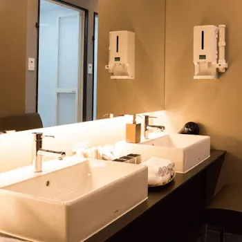 RIZAP 全国1,383店舗のパーソナルジムのトレーニングを受けた後のパウダールーム