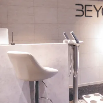 BEYOND福岡天神店のパーソナルジムのトレーニングを受ける前の受付