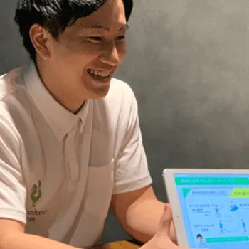 チキンジム博多駅前店のパーソナルジムのトレーニングを受ける前のカウンセリングの様子