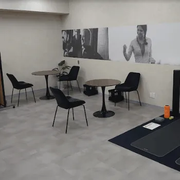 エクササイズコーチ博多マルイ店のパーソナルジムのトレーニングを受ける前のカウンセリングルーム