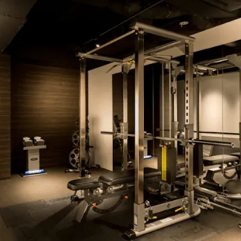 RIZAP博多店のパーソナルジムのトレーニング器具