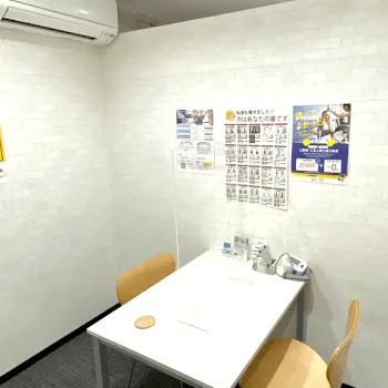 24/7Workout福岡博多店のパーソナルジムのトレーニングを受ける前のカウンセリングルーム