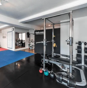 falconのパーソナルジムのトレーニング器具