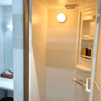 24/7Workout 金沢店のパーソナルジムのトレーニング後のシャワールーム