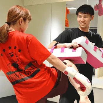 ADVANCEのパーソナルジムのトレーニングの様子