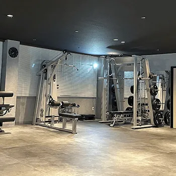BEYOND 金沢店のパーソナルジムのトレーニングを受けるトレーニングルーム