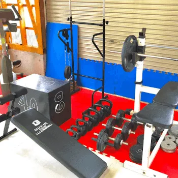 HAWKGYMのパーソナルジムのトレーニングで使用するトレーニング器具