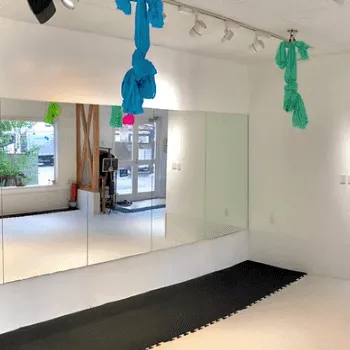 HAWKGYMのパーソナルジムのトレーニングを受けるトレーニングルーム