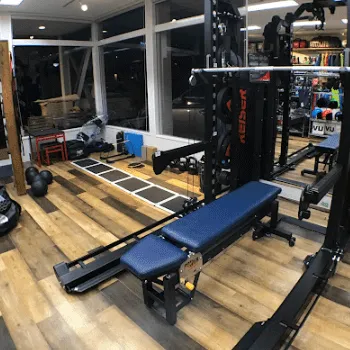 hood trainingのパーソナルジムのトレーニングを受けるトレーニングルーム