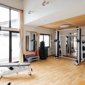 トレーニングスタジオ Infinity ∞のパーソナルジムのトレーニングを受けるトレーニングルーム