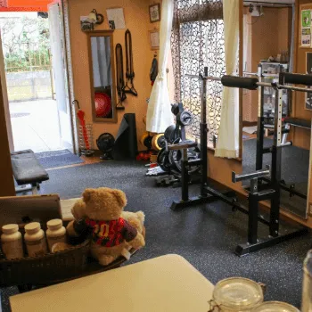 NEWMEALのパーソナルジムのトレーニングを受けるトレーニングルーム