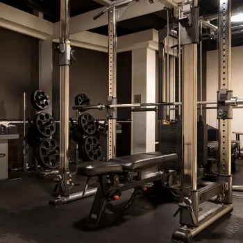 RIZAP 金沢店のパーソナルジムのトレーニングで使用するトレーニング器具