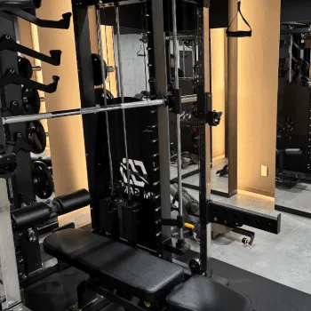 THE PERSONAL GYM 金沢店のパーソナルジムのトレーニングで使用するトレーニング器具