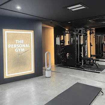 THE PERSONAL GYM 金沢店のパーソナルジムのトレーニングを受けるトレーニングルーム