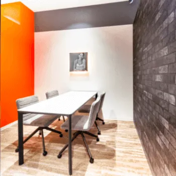 エクササイズコーチ 三宮店のパーソナルジムのトレーニングを受ける前のカウンセリングルーム