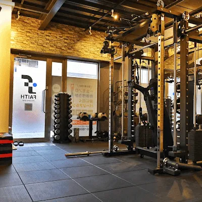 FAITH パーソナルジム　西宮今津駅前店のパーソナルジムのトレーニングを受けるトレーニングルーム