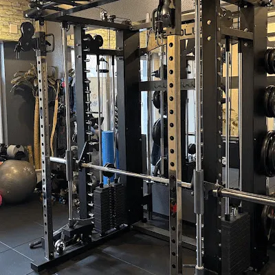 FAITH パーソナルジム　西宮今津駅前店のパーソナルジムのトレーニングで使用するトレーニング器具