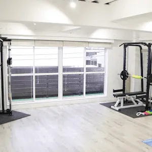 Flexible Styleのパーソナルジムのトレーニングを受けるトレーニングルーム