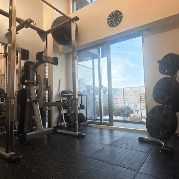 パーソナルジムRat 神戸三宮店のパーソナルジムのトレーニングを受けるトレーニングルーム