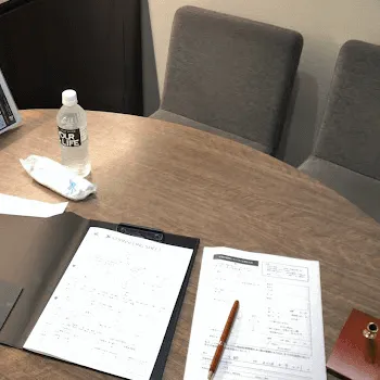 RIZAP 神戸店のパーソナルジムのトレーニングを受ける前のカウンセリングルーム