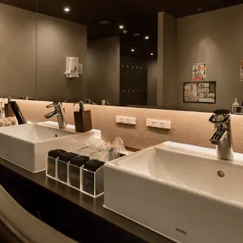 RIZAP 神戸店のパーソナルジムのトレーニングを受けた後の化粧室