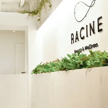 RACINE 京都四条烏丸のパーソナルジムのトレーニングを受ける店舗のエントランス