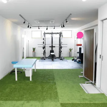 Reglisseのパーソナルジムのトレーニングを受けるトレーニングルーム