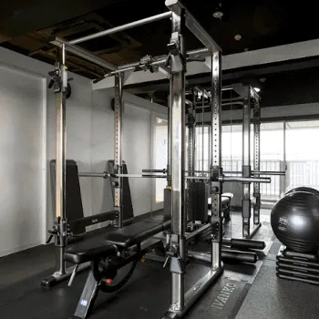 RIZAP 京都四条店のパーソナルジムのトレーニングで使用するトレーニング器具