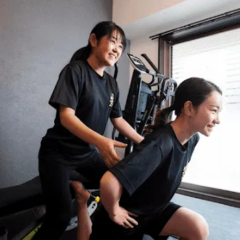 Alescoジム 名古屋駅前店のパーソナルジムのトレーニングの様子