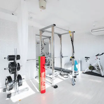 カロリートレード 名古屋緑区店のパーソナルジムのトレーニングを受けるトレーニングルーム