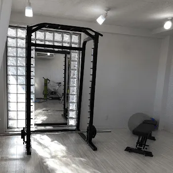 カロリートレード 名古屋緑区店のパーソナルジムのトレーニングで使用するトレーニング器具