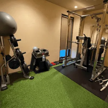 パーソナルジムRat 名古屋栄店のパーソナルジムのトレーニングを受けるトレーニングルーム