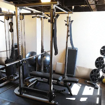 RIZAP 名古屋栄店のパーソナルジムのトレーニングで使用するトレーニング器具