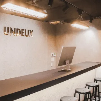 UNDEUX SUPERBODY 名古屋スタジオのパーソナルジムのトレーニングを受ける前の受付