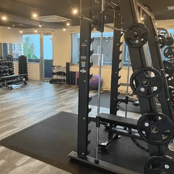 BEYOND 新潟店のパーソナルジムのトレーニングを受けるトレーニングルーム