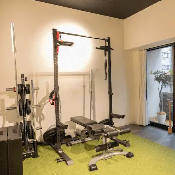 FULL DRESSのパーソナルジムで使用するトレーニング器具