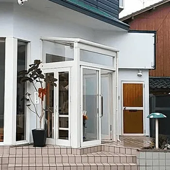 スリムライセンスのパーソナルジムのトレーニングを受ける店舗の入り口