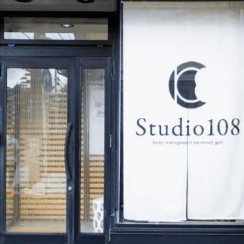 Studio108のパーソナルジムのトレーニングを受ける店舗の入り口