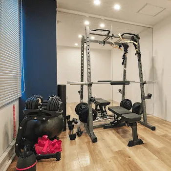 ザリフォーマーのパーソナルジムのトレーニングを受けるトレーニングルーム