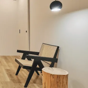 ザリフォーマーのパーソナルジムのトレーニングを受ける前の待合スペース