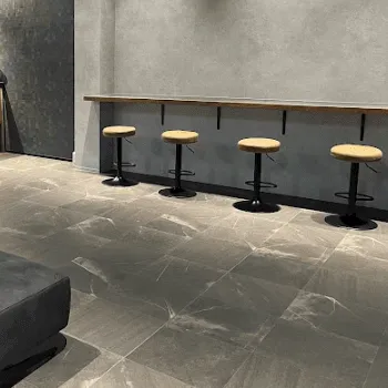 トランスジム 新潟店のパーソナルジムのトレーニングを受ける前の待合スペース