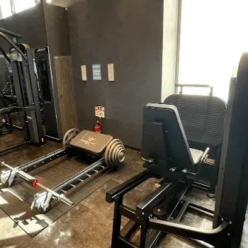 チキンジム沖縄那覇店のパーソナルジムのトレーニング器具