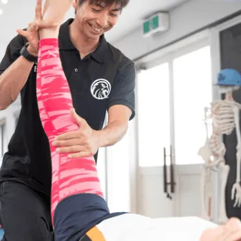 falconのパーソナルジムのトレーニングを受けている様子