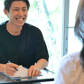 GRAP GYMのパーソナルジムのトレーニングを受ける前のカウンセリングの様子