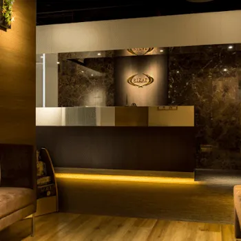 RIZAPなんば店のパーソナルジムのトレーニングを受ける前の受付