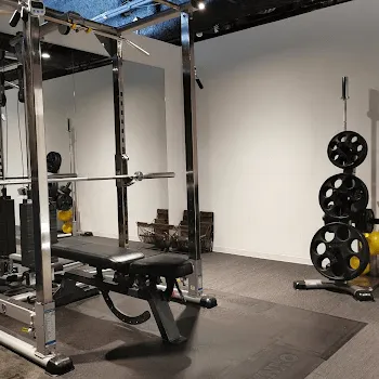 RIZAPなんば店のパーソナルジムのトレーニング器具